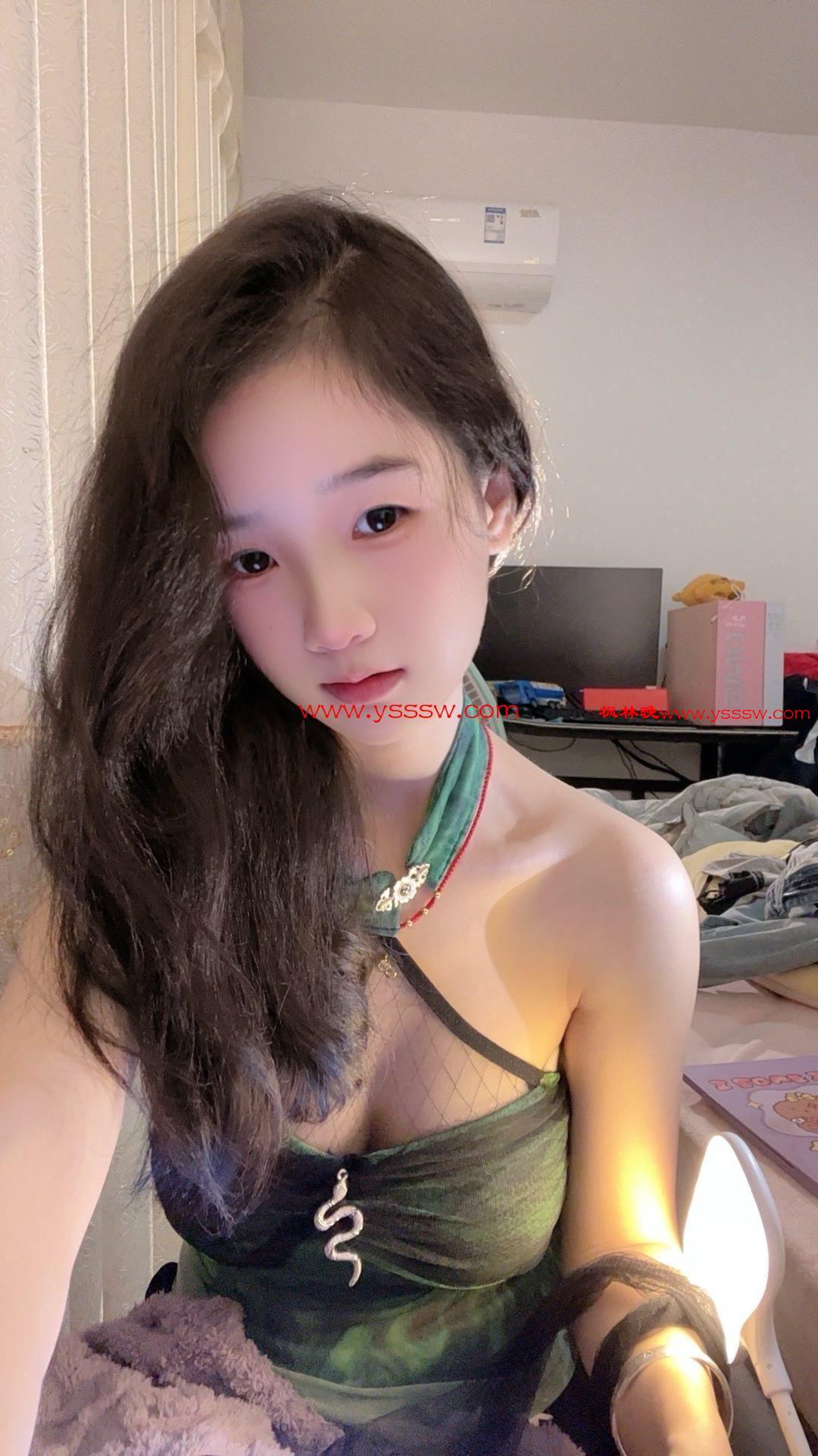 西安粉嫩小野猫易出水会一字马