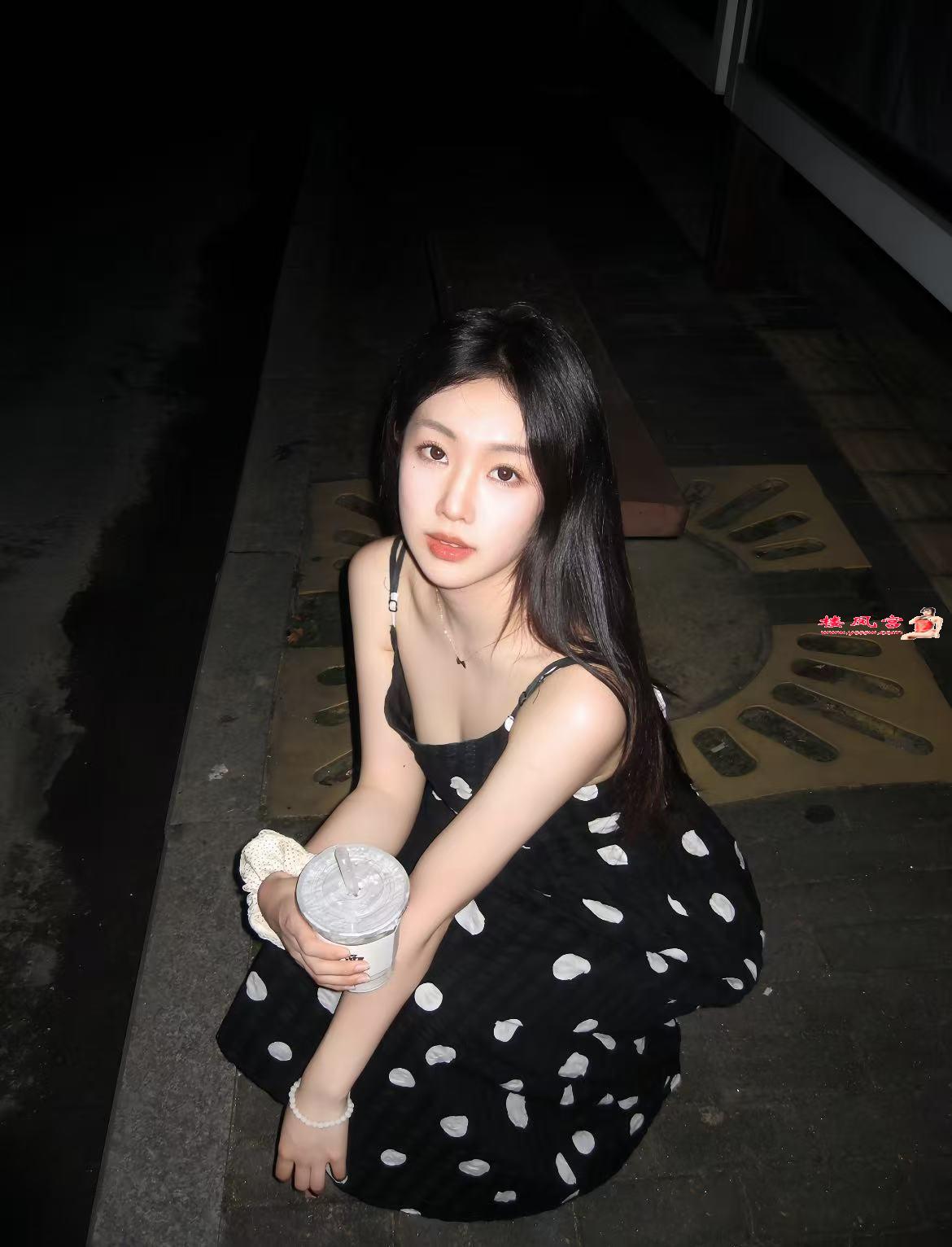 海口极品双峰兼职骚嫩妹粉嫩多汁易喷潮体质可外出