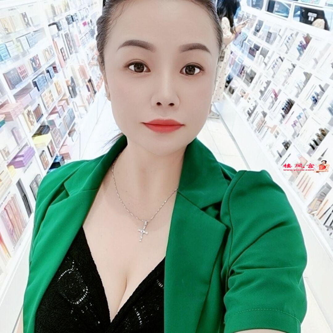 海口少妇一枚，叫声骚骚的，后来一发老汉推车，后入直接射了